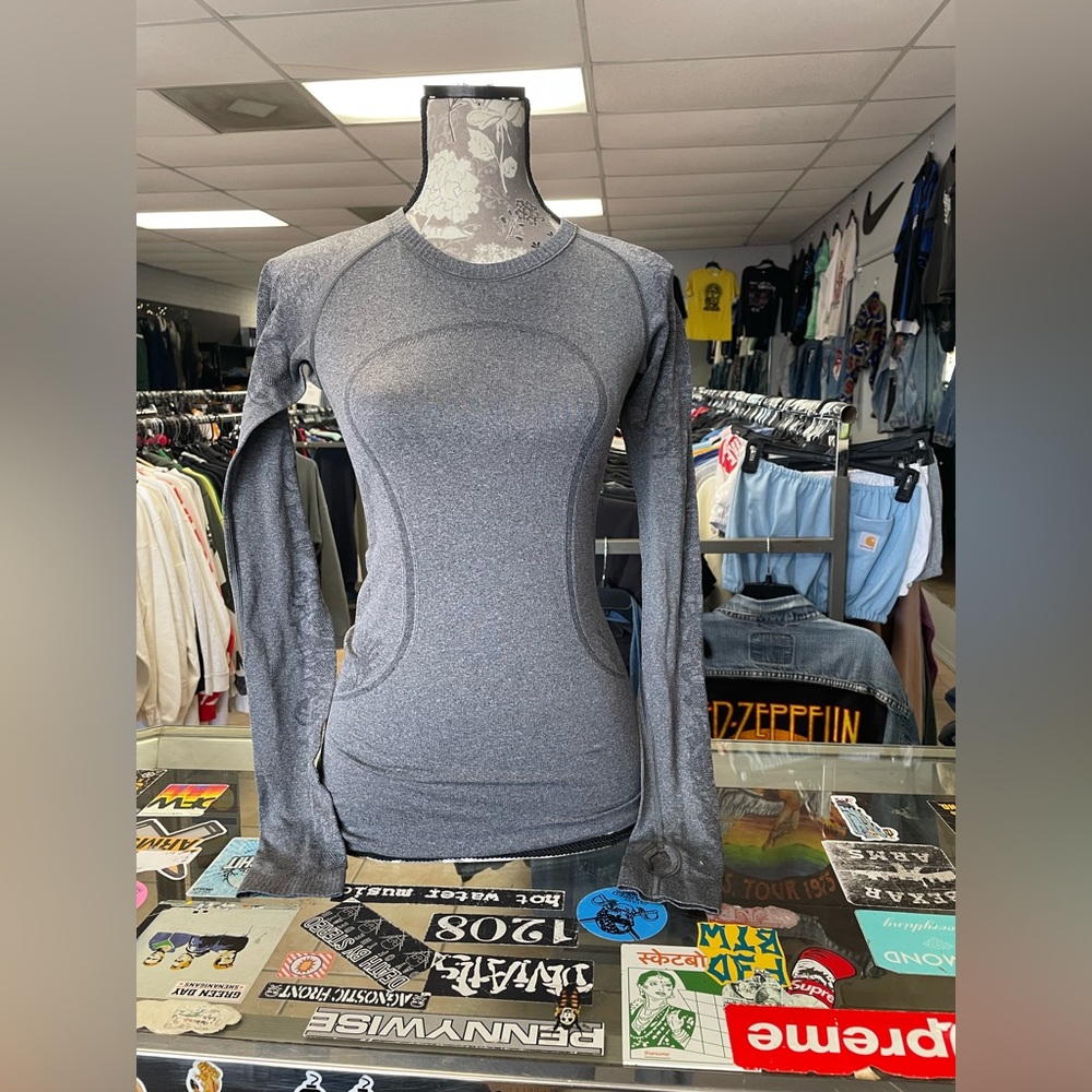 Lululemon Women’s Long Sleeve Shirt Size 4